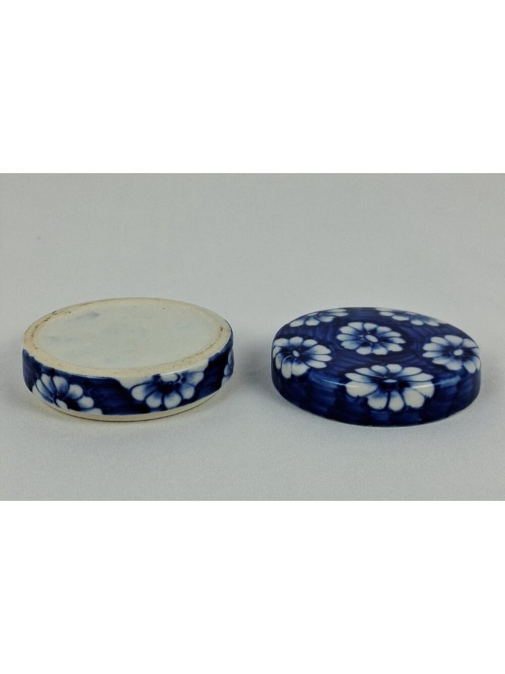Unbranded Vietnamese Blue Floral Round Lidded Trinket Box - Picture 2 of 4